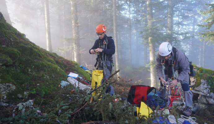 Pourquoi acheter un topo d'escalade entretien des falaises en Isère escalade maintenance des sites naturels d'escalade