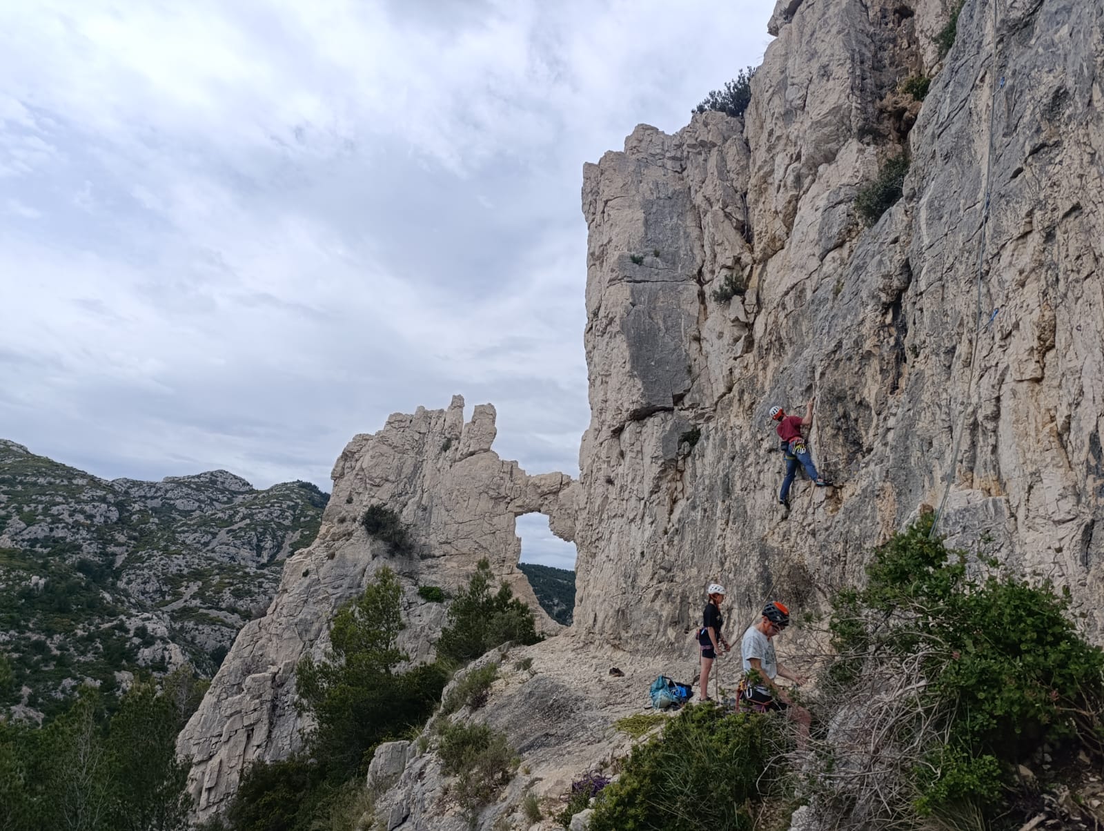 Stage_Calanques_J2_CrêtStMichel&PierrePercée-1